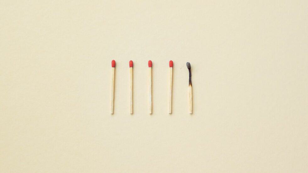 5 matchsticks with one being burnt